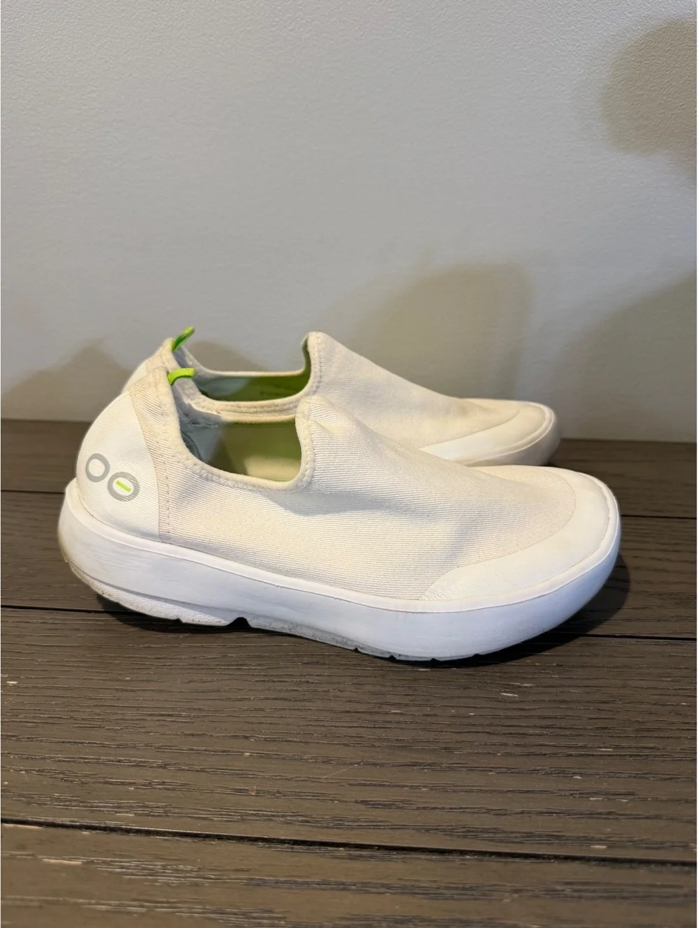 OOFOS white slip
